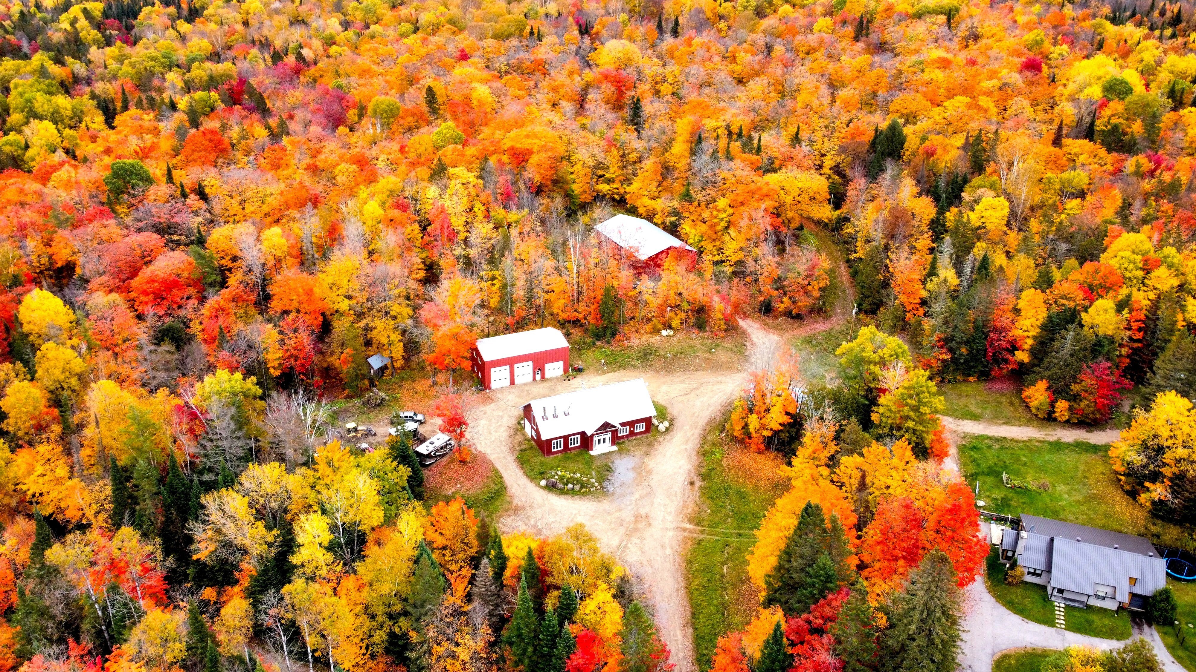 Mont Tremblant quebec beyon binu P Htk2d3hh WY unsplash