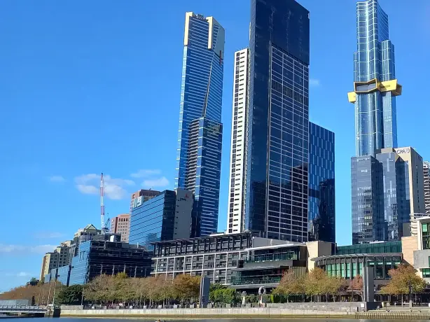 AU Melbourne Skyline Travel Essence