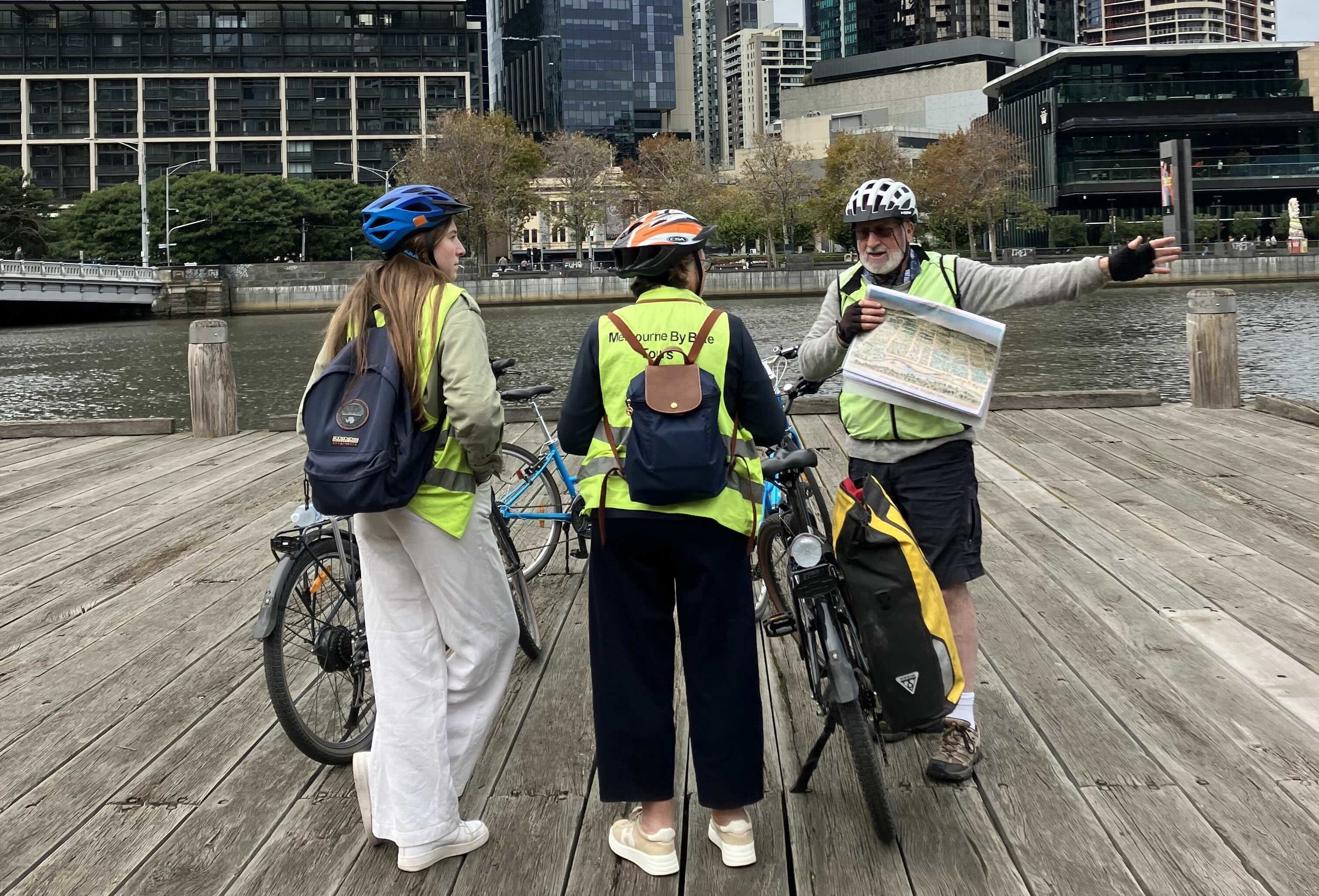 AU Melbourne by Bike Yarra River Travel Essence