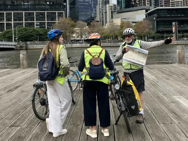 AU Melbourne by Bike Yarra River Travel Essence