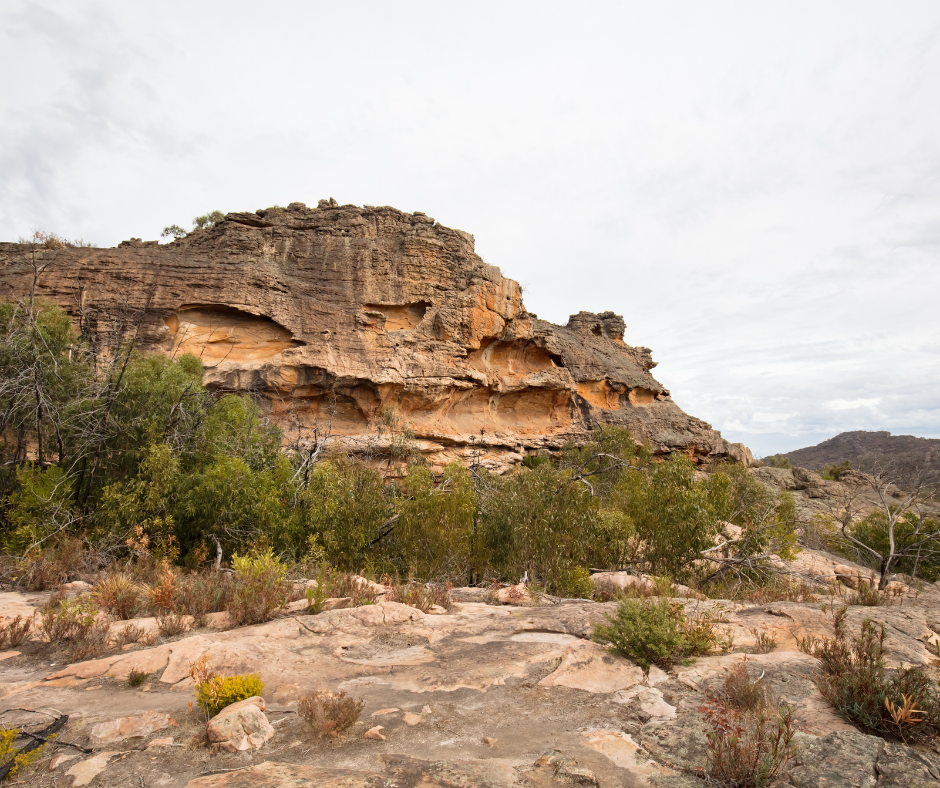 AUS VIC Grampians Gulgurn Manja Shelter walk