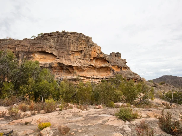 AUS VIC Grampians Gulgurn Manja Shelter walk