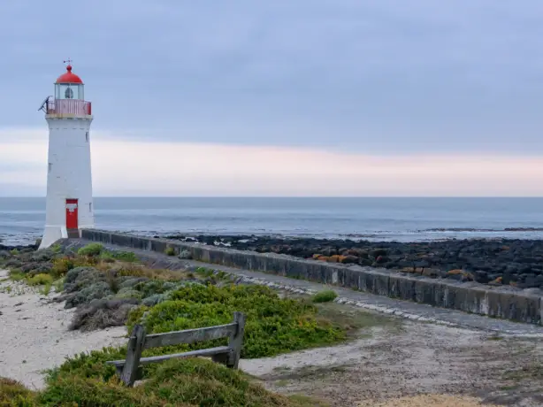 AUS-VIC-Port-Fairy-Griffiths-Island-Lighthouse