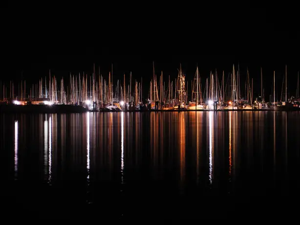 CA BC Vancouver Island Nanaimo harbour night pierre alain picard e unsplash