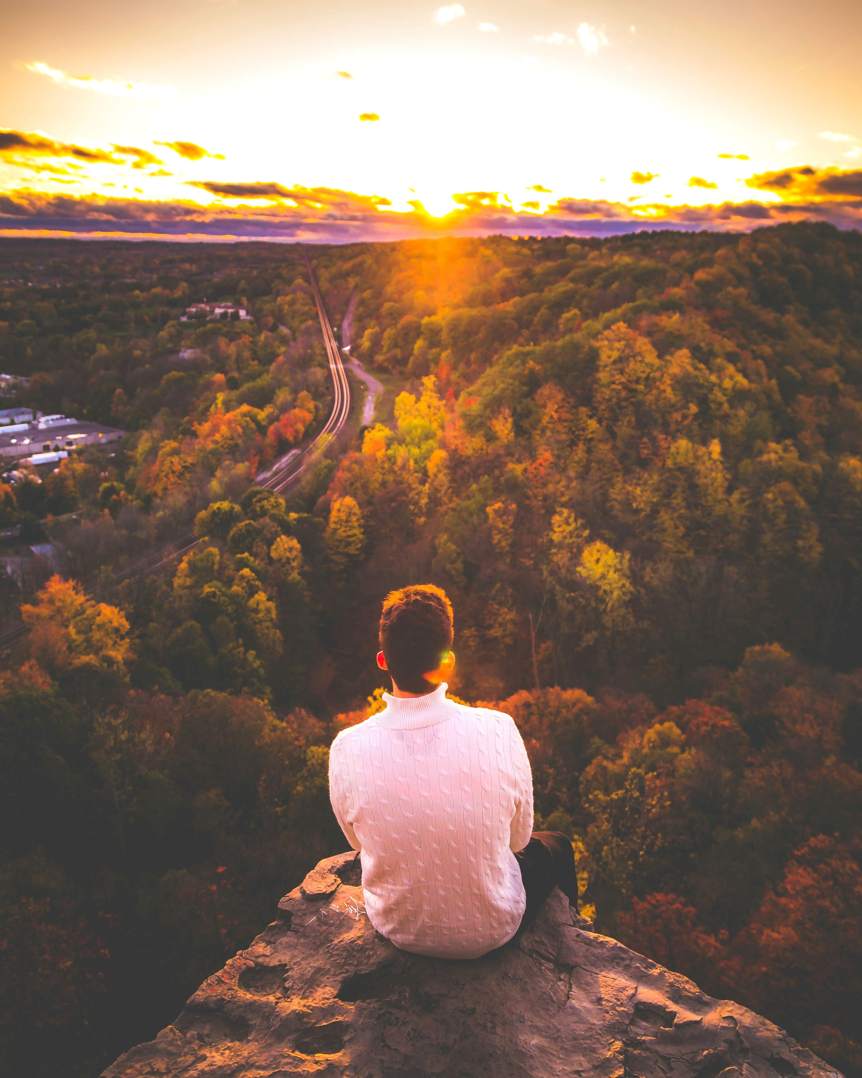 Dundas peak Hamilton venrick azcueta AKOR1d VBR A unsplash