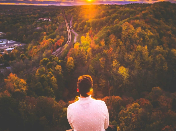 Dundas peak Hamilton venrick azcueta AKOR1d VBR A unsplash