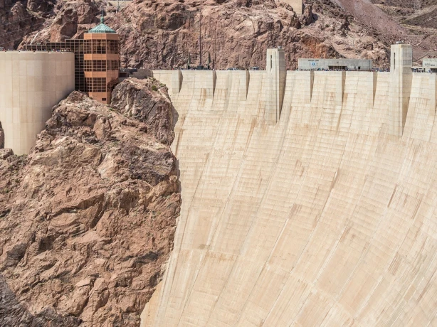 US Nevada Arizona Hoover Dam wall nikolay loubet unsplash