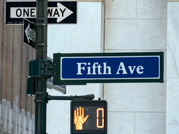 US New York fifth avenue Straßenschild