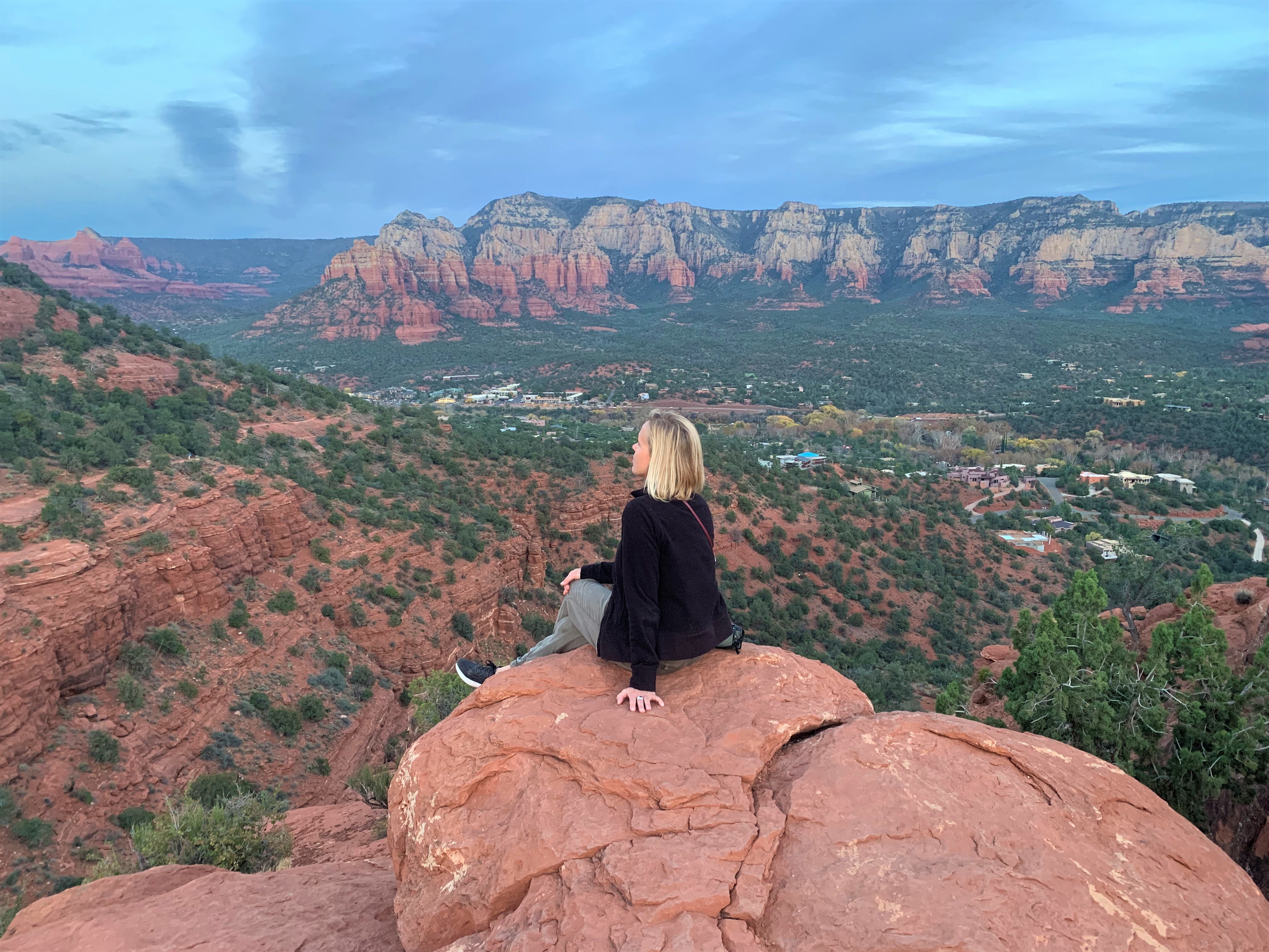 US Arizona Grand Canyon winter cliff view