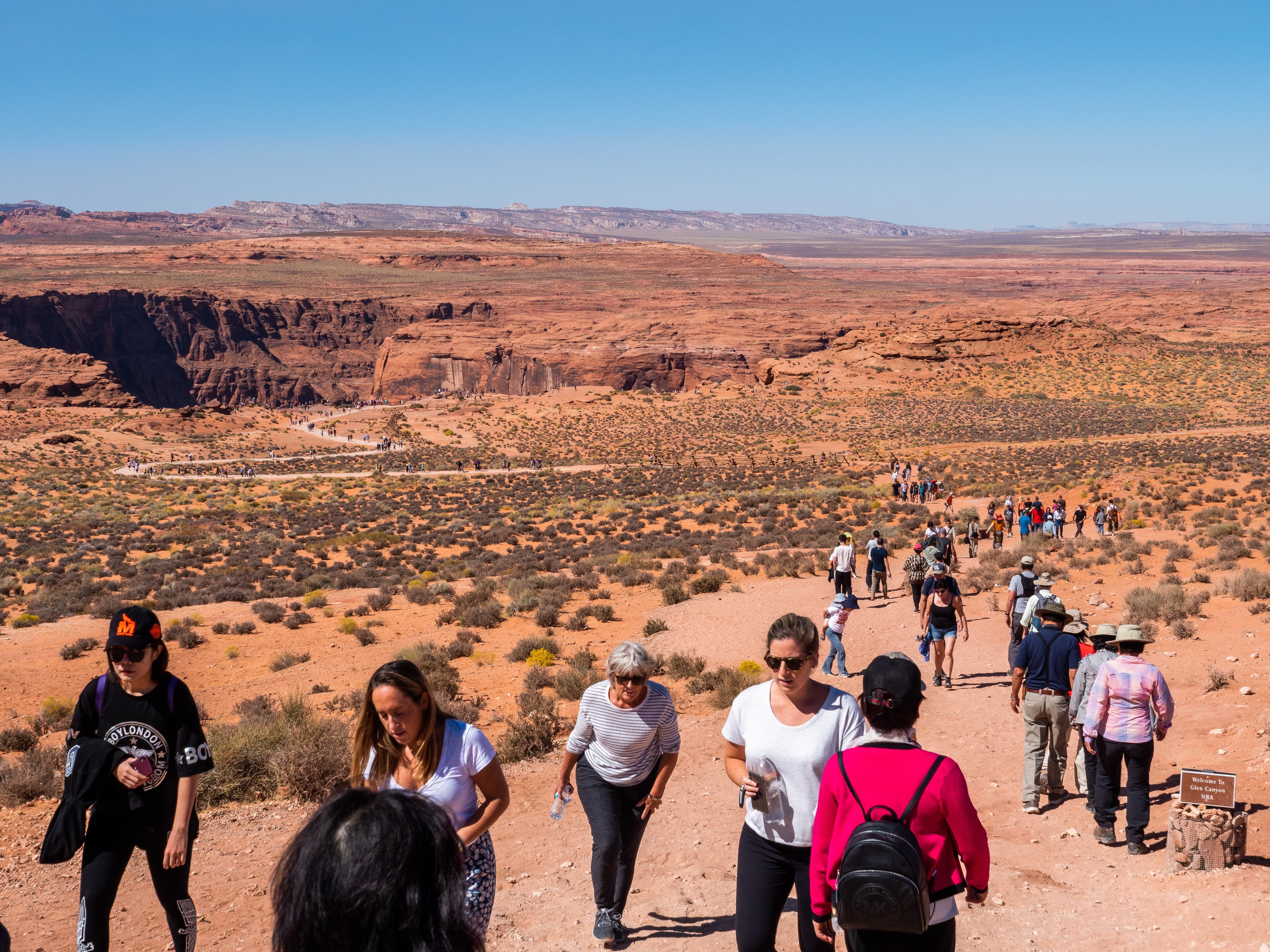 US Arizona Page Horseshoe Bend visitors hiking