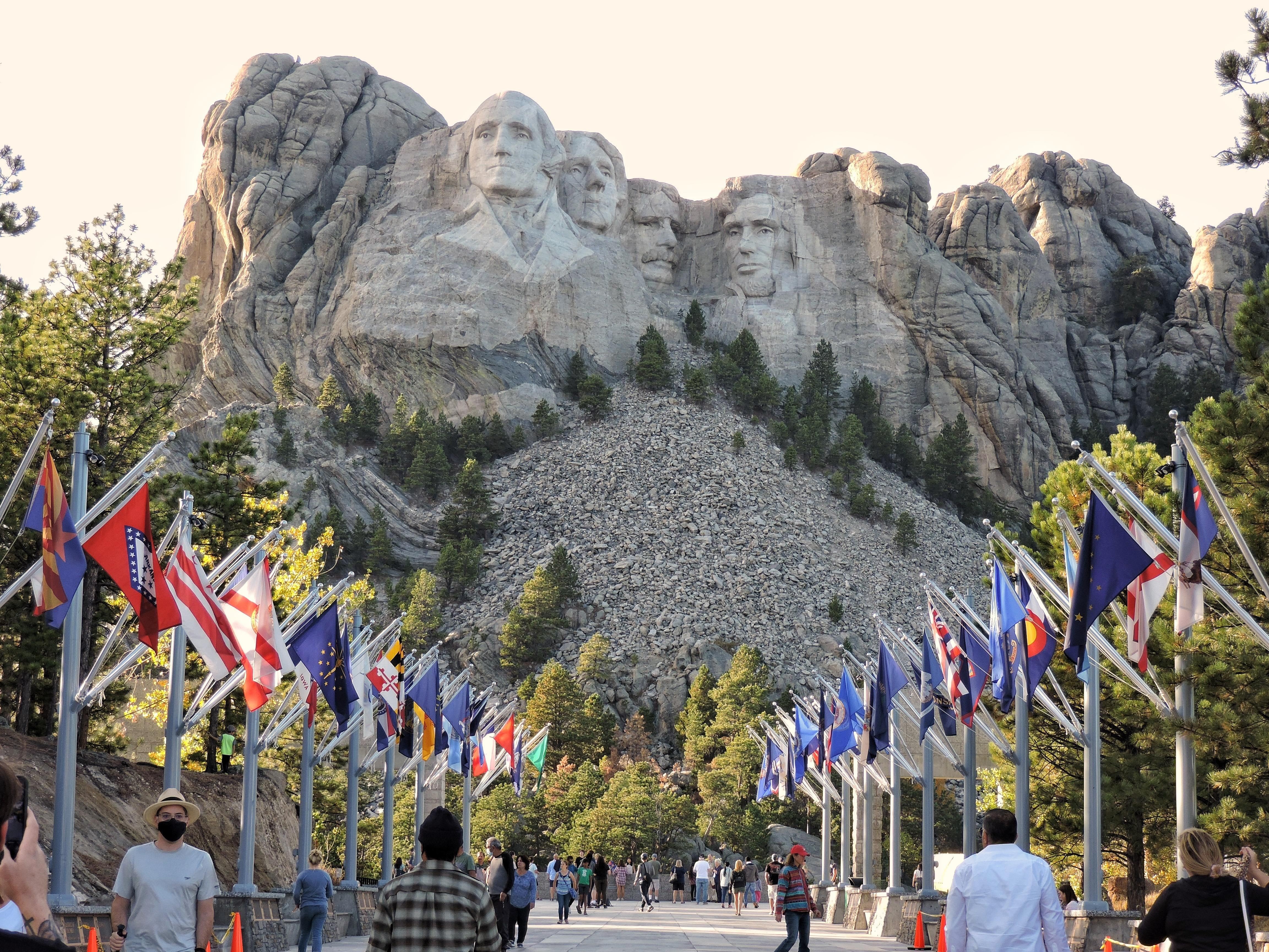 US South Dakota Mount Rushmore visitors sebastian enrique unsplash