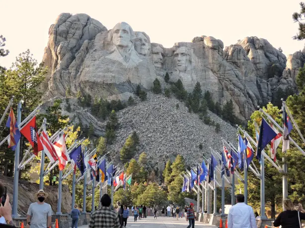 US South Dakota Mount Rushmore visitors sebastian enrique unsplash
