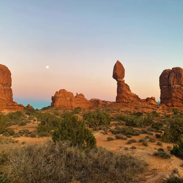 US Utah Moab Arches NP balanced rock