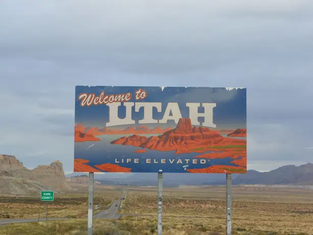 US Utah welcome sign sharon wright unsplash