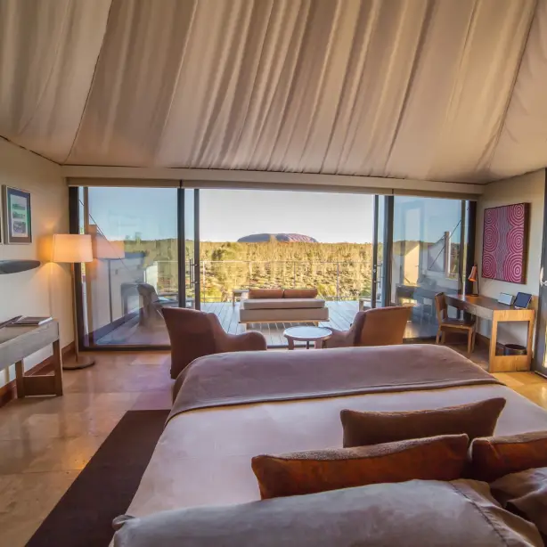 A luxury glamping accommodation with a view on Uluru National Park Australia
