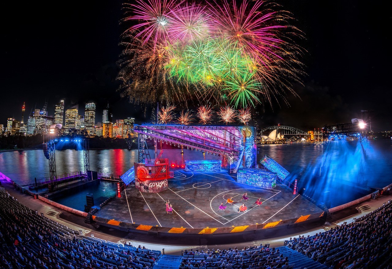 Australien Feuerwerk Handa Opera im Sydney Harbour, West Side Story 2019