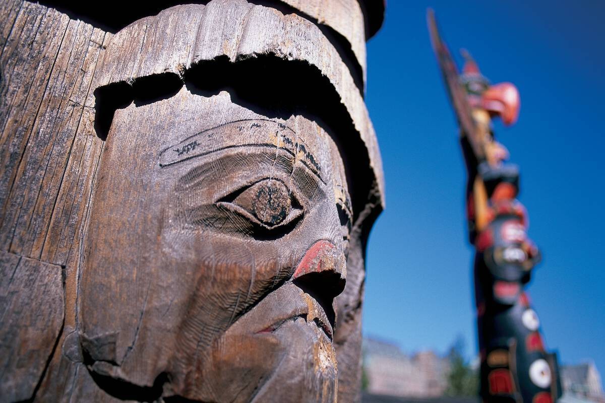 Can victoria totem poles