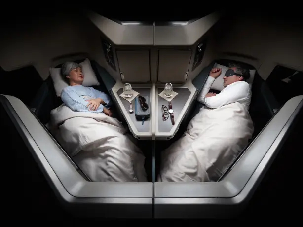 Schlafende Menschen in der Cathay Pacific First Class