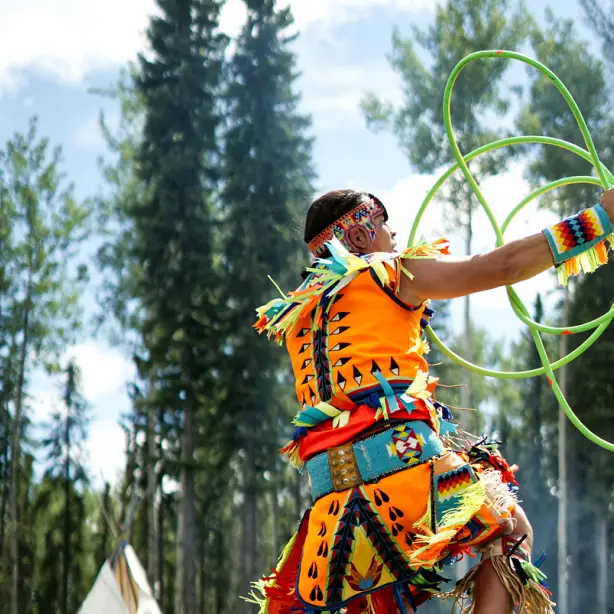 ca_first nations_ culture_fort nelson_northern rockies_world champion hoop dancer dallas arcand