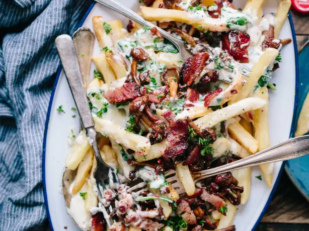canada-food-fries-bacon