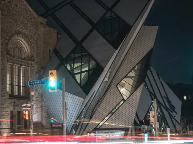 canada-museum-royal-ontario-toronto-architecture-city-night