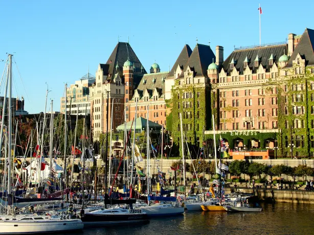 ca_victoria bc_city_boat