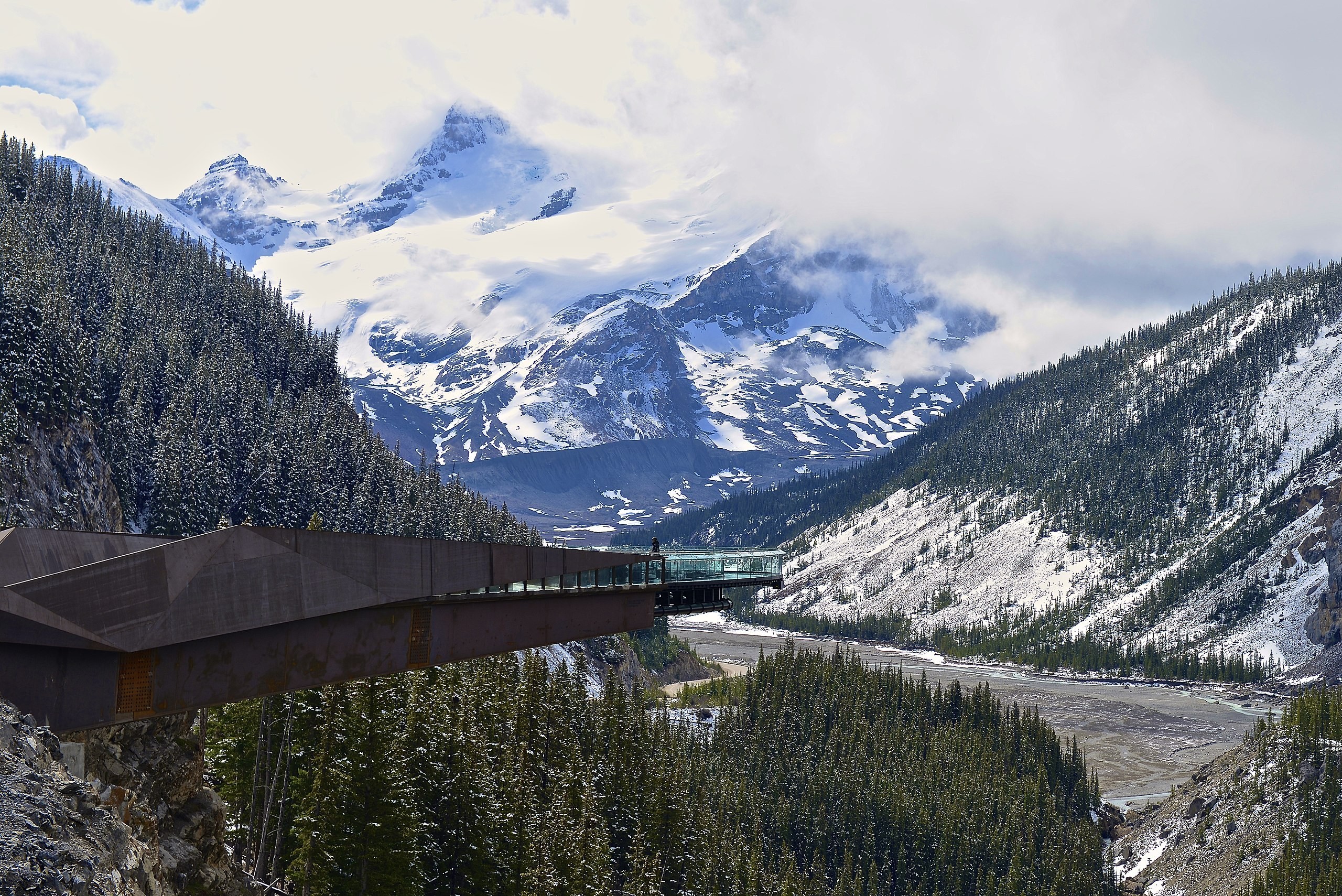 Canada icefields parkway glacier skywalk building