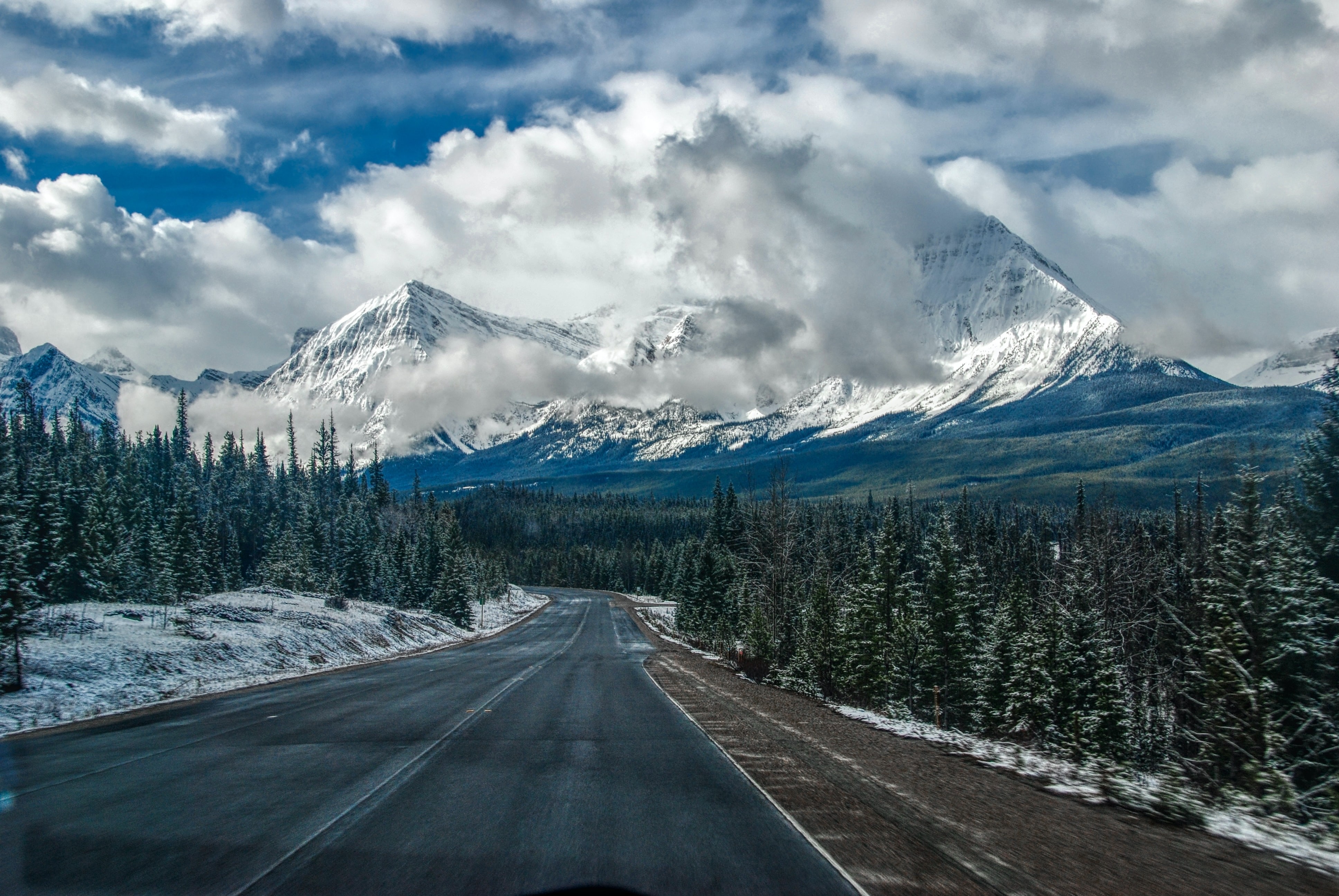 Canada icefields parkway road sky mountains floris siegers