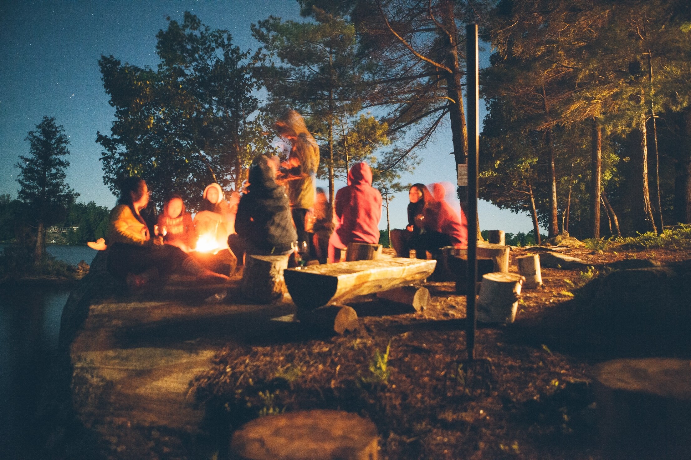 Kanada Lagerfeuer Freunde