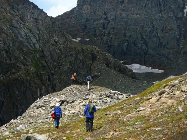 canada-british-columbia-east-kootenay-hiking-friends