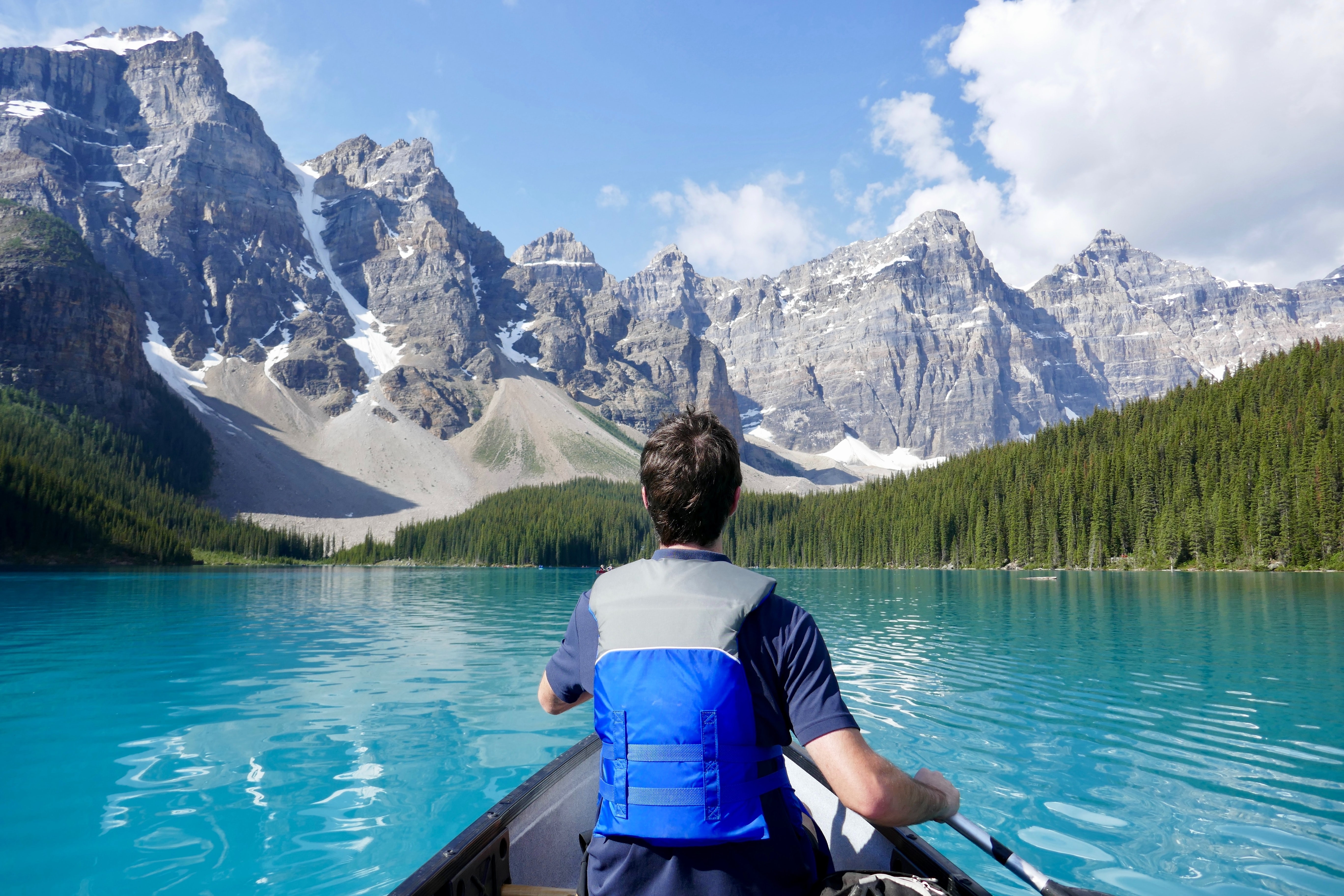 ca_couples_moraine lake_kayak_mountain