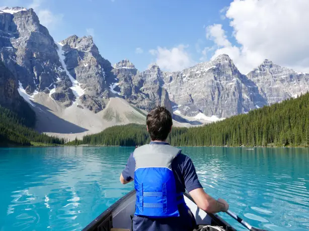 ca_couples_moraine lake_kayak_mountain
