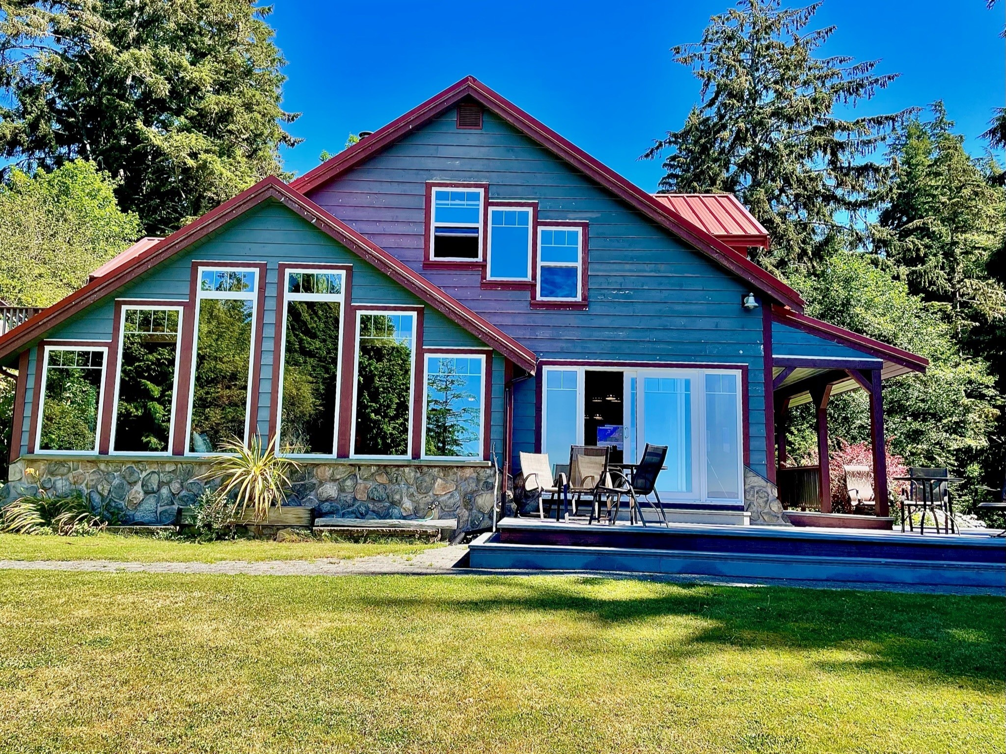 A small lodge in Bamfield, Pacific Rim National Park, Canada