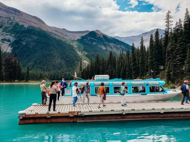 Canada Maligne Lake jasper national park boat tour