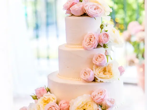 Us hawaii wedding cake unsplash