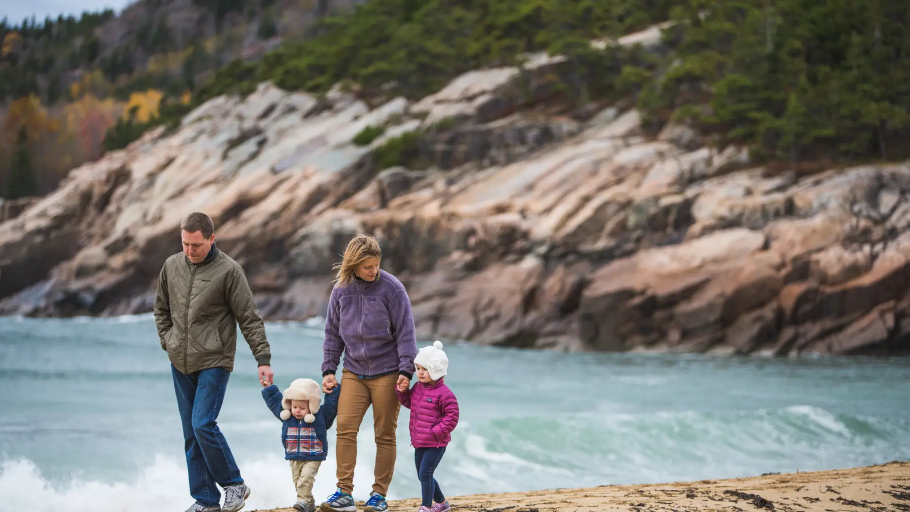 USA Maine Acadia NP - family walking along the coast