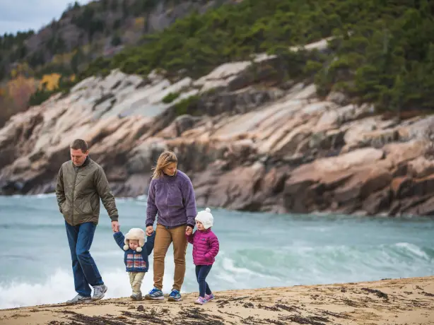 USA Maine Acadia NP - family walking along the coast