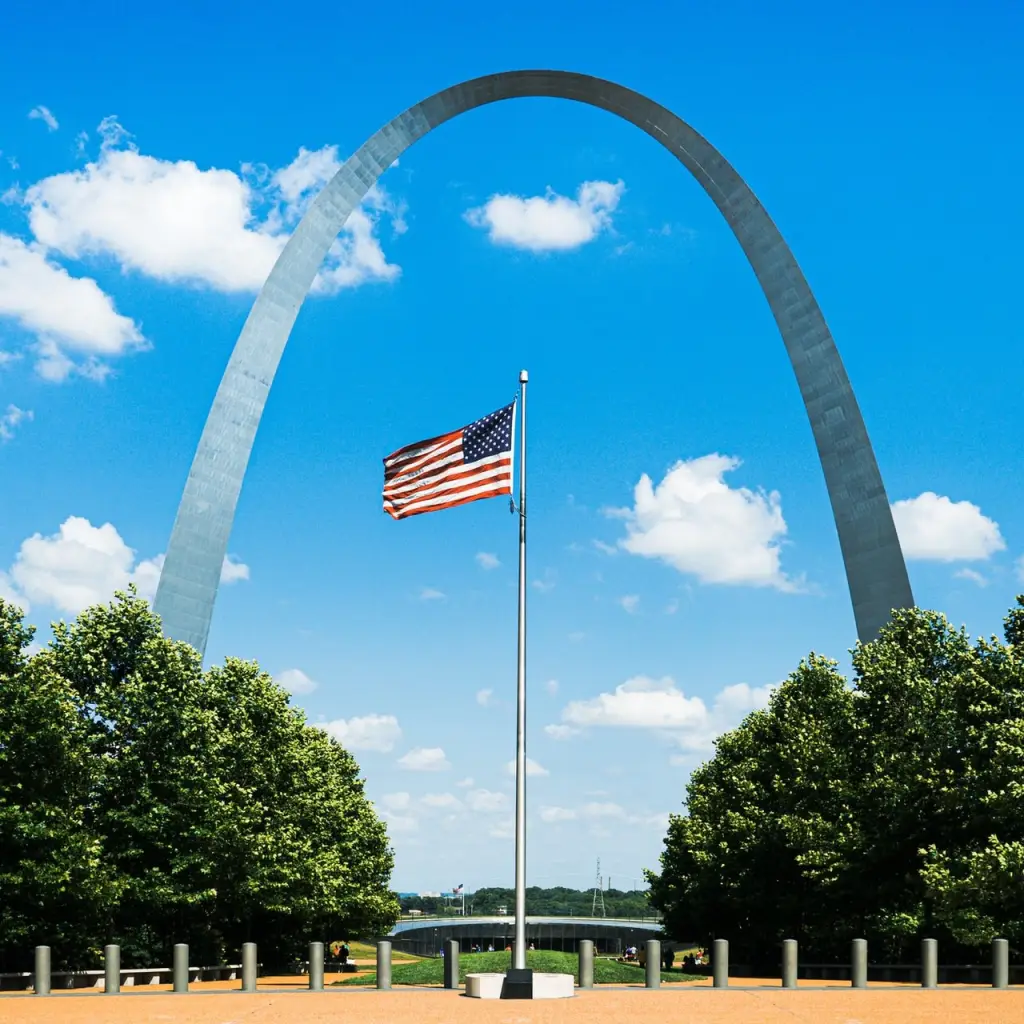 Das Wahrzeichen Gateaway Arch im Gateway Arch Nationalpark, USA