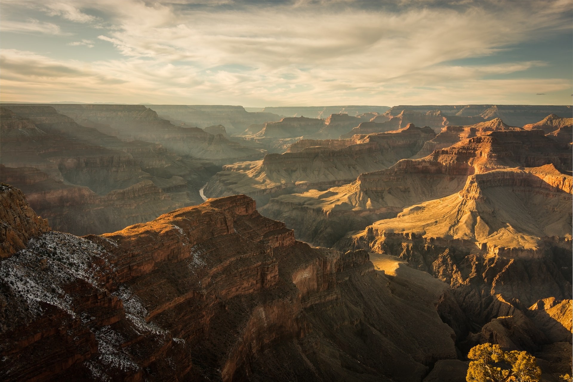 Jason thompson d S3 Un DX6 In Q unsplash
