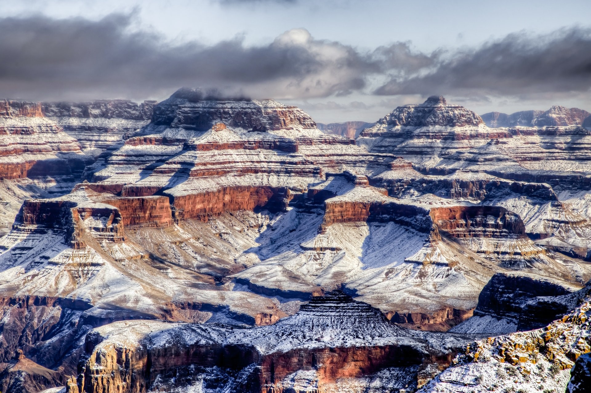 Schneebedeckter Canyon in den USA