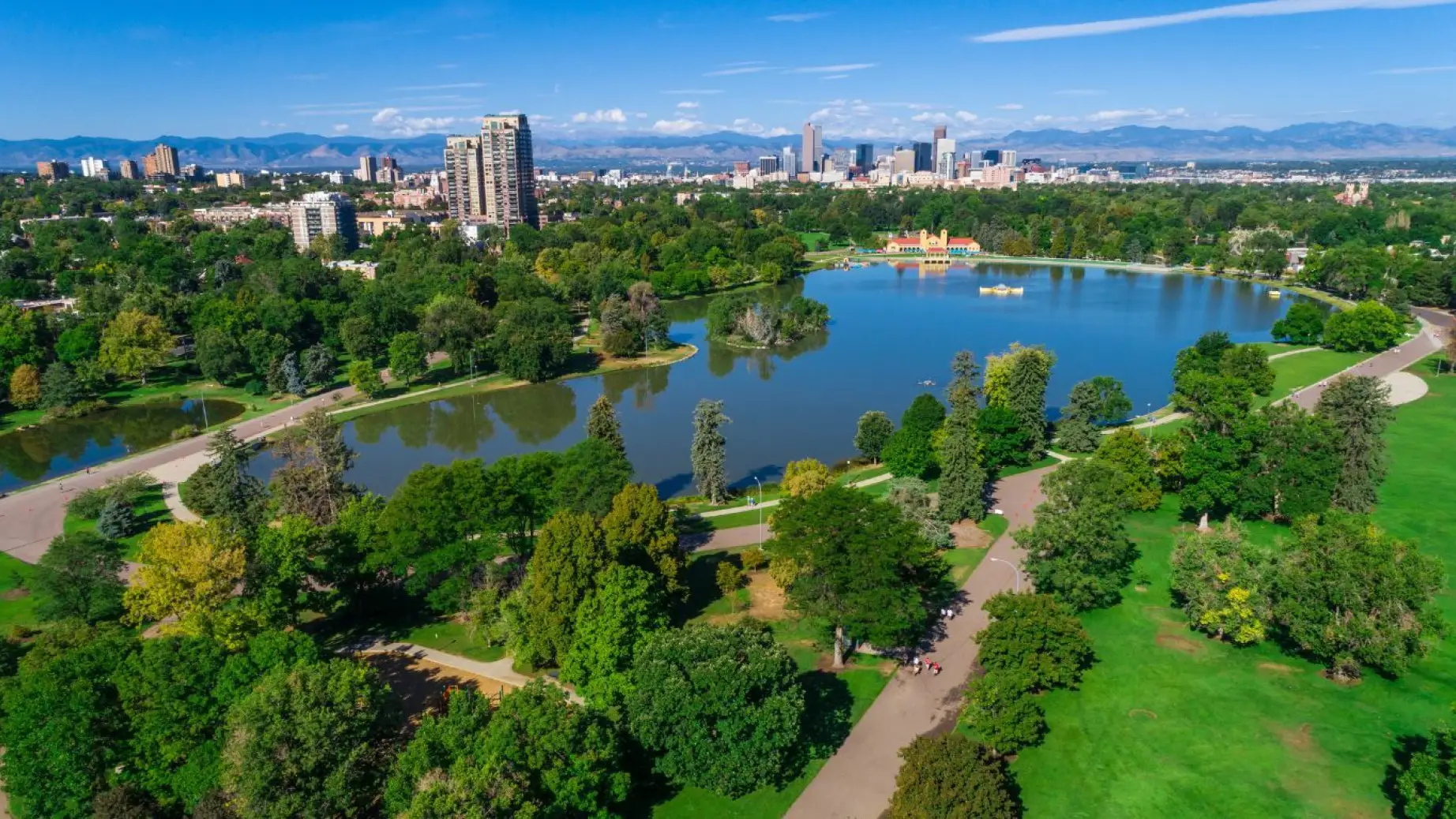 US Colorado Denver green city park view