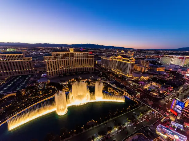 US cities Las Vegas ken yam qr8 Ci2tzy R8 unsplash