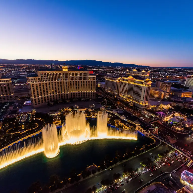 US cities Las Vegas ken yam qr8 Ci2tzy R8 unsplash