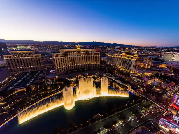 US cities Las Vegas ken yam qr8 Ci2tzy R8 unsplash