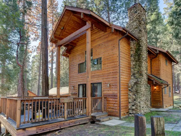 US California Yosemite rustic cabin patio