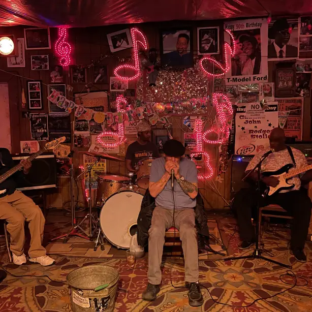 US Mississippi Clarksdale guy in concert in red