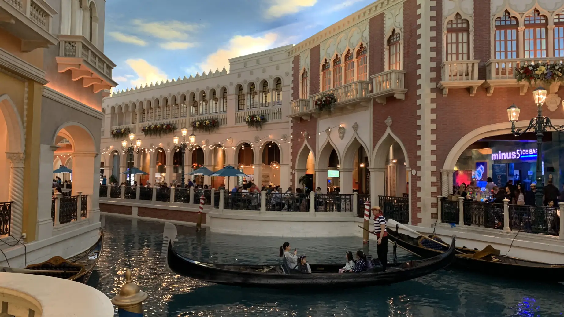 US Nevada Las Vegas canal boat