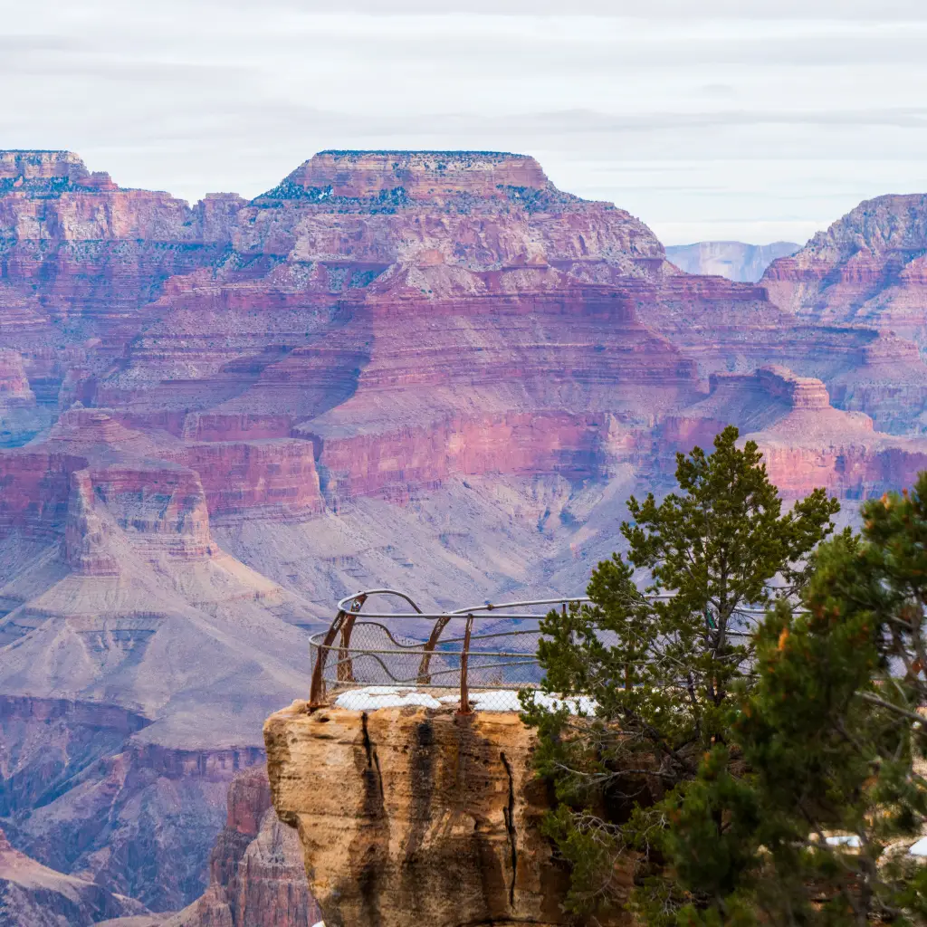 Grand Canyon mit spektakulären Ausblicken und Felsformationen in Arizona, USA