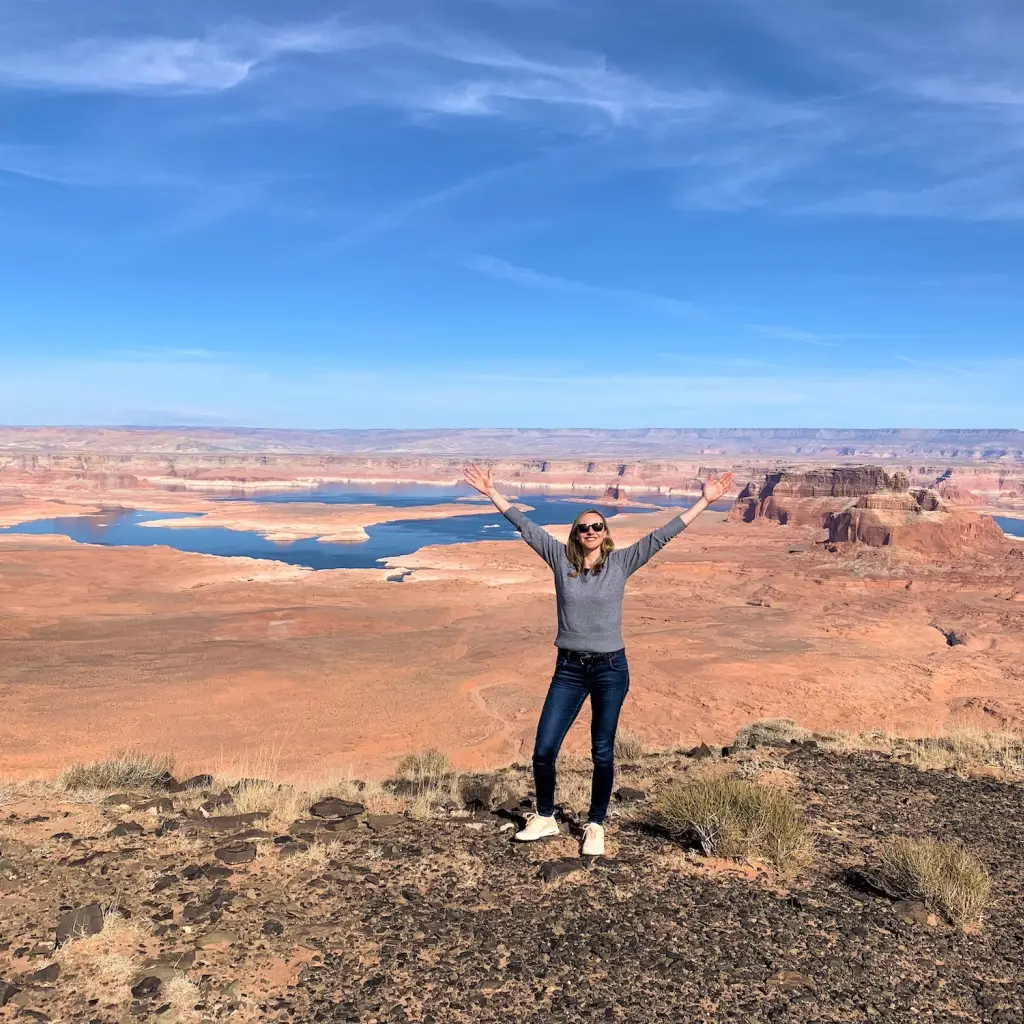 LA USA Tower Butte facing Lake Powell Reiseberaterin Claudia