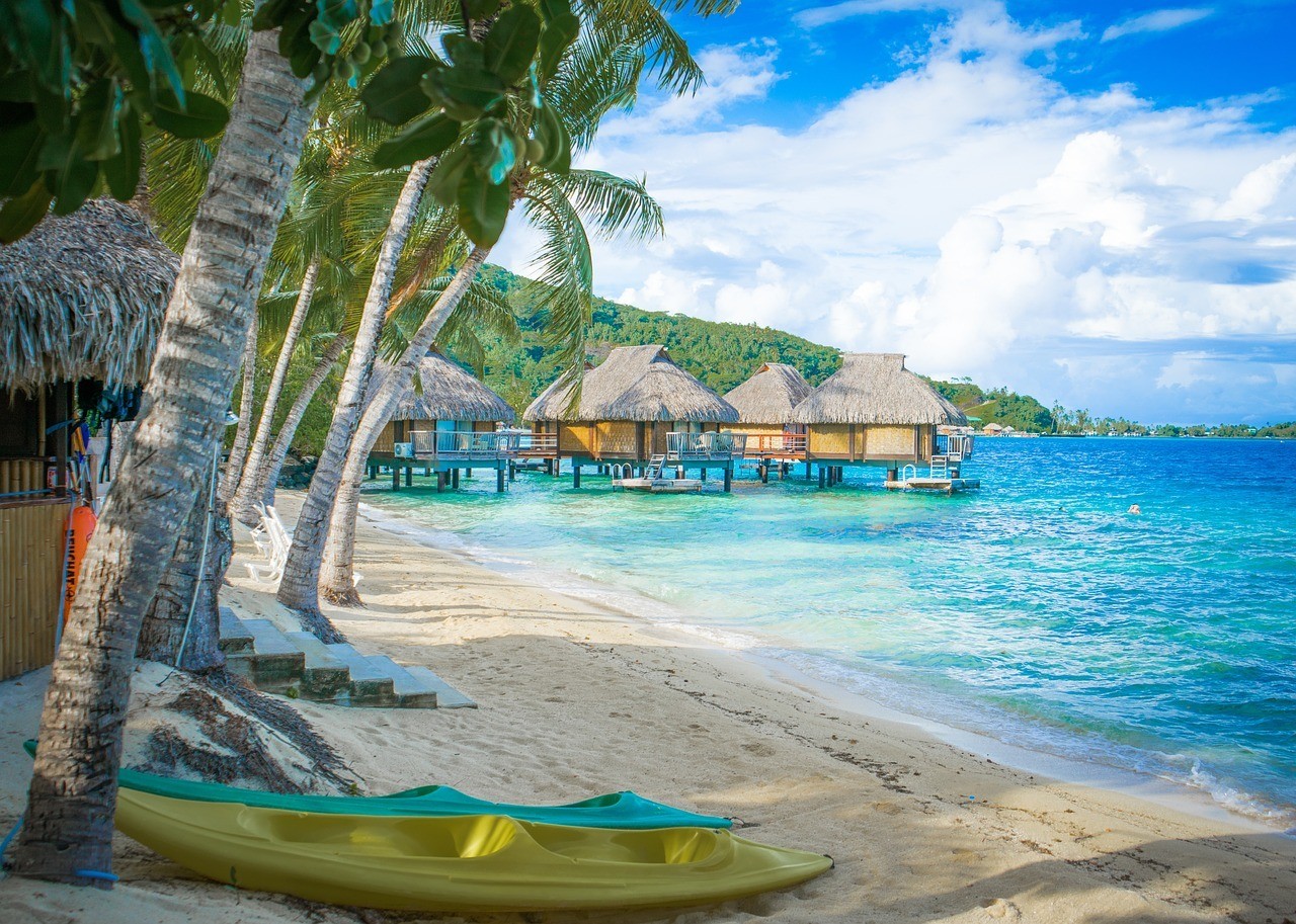 Waterhutten op bora bora strand